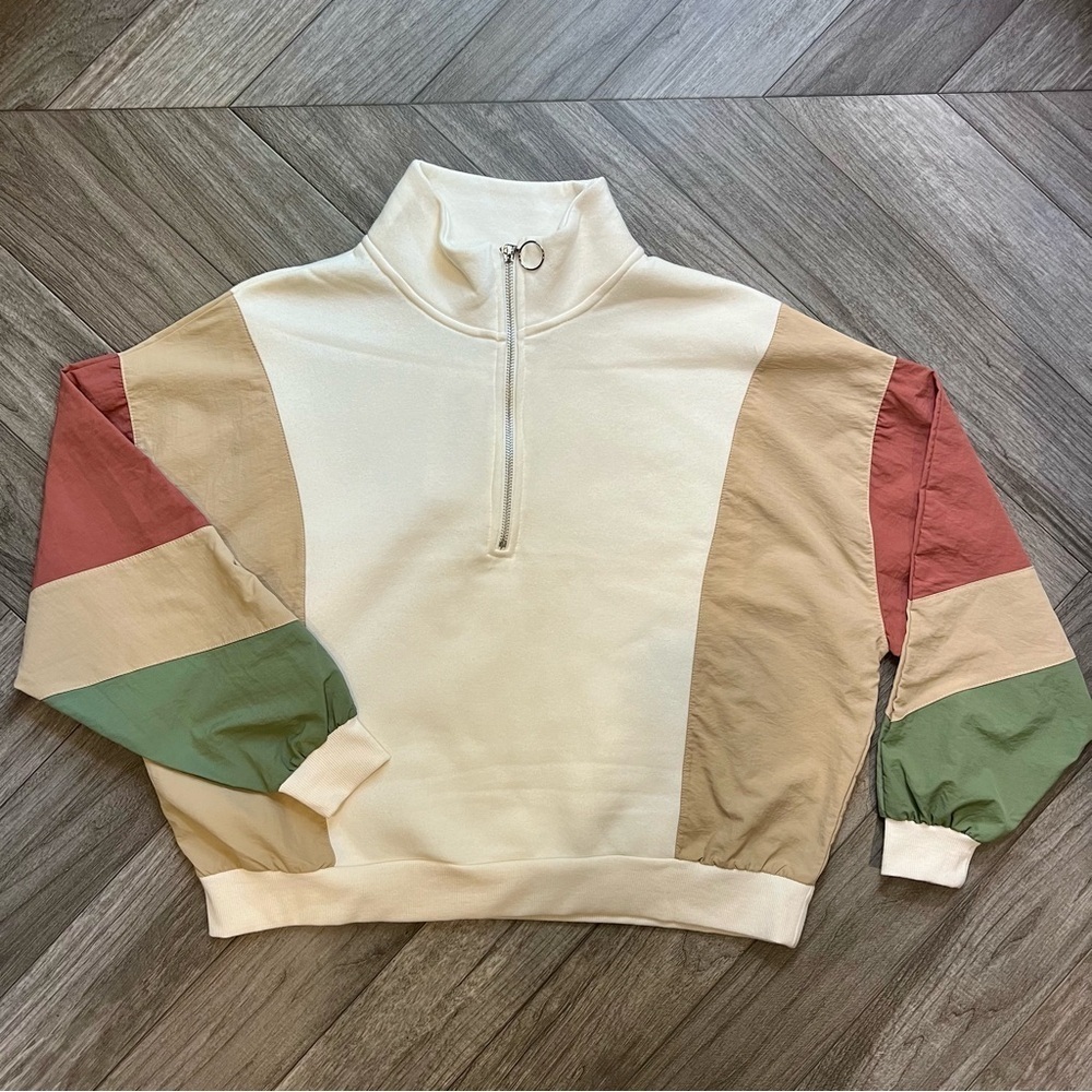 NWT Vinyl Icons Women's Quarter Zip Sweatshirt Relaxed Pastels White Fleece M